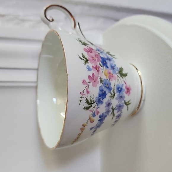 Vintage Regency Tea Cup and Saucer Blue Pink Floral Made in England. - Picture 3 of 8